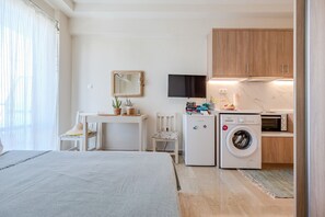 Room - Cozy Home Near The Sea 16 Studio with Balcony, Wi-Fi, and Air Conditioning (Ρέθυμνο)