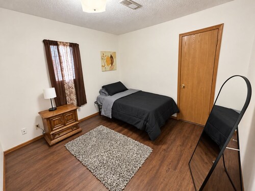 Cozy Retreat~2 Bedrooms, in Junction Citywide
