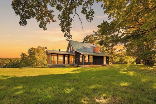 The Halliday Creek Cabin (200 Acres of Privacy)