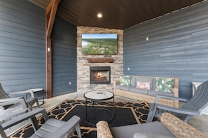 Interior - Heated Pool | 14-Acre Ranch | Lake & Hot Tub (Broken Bow)