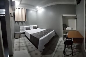 Room - Hotel Tiquatira LTDA (São Paulo)