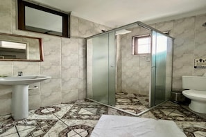Bathroom - Hotel Tiquatira LTDA (São Paulo)