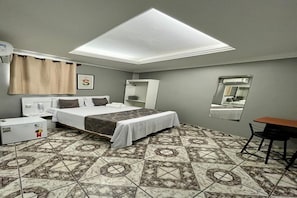 Room - Hotel Tiquatira LTDA (São Paulo)