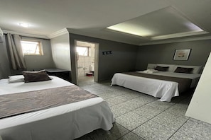 Room - Hotel Tiquatira LTDA (São Paulo)