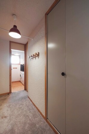 Interior - Alpine Apartment with Parking - on slopes (Méribel)