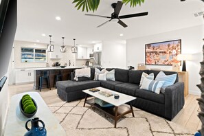 Living area - Agave Azul - A Scottsdale Desert Oasis with Private Pool Near Old Town (Scottsdale)
