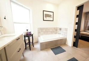 Bathroom - LUXURY 3BR GREYSTONE NEAR OBAMA CENTER - THE CARTER BLUE (Chicago)