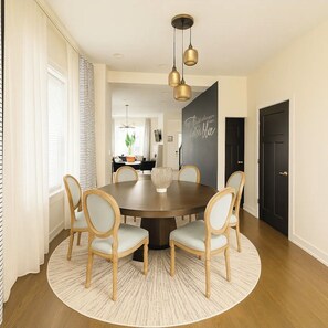 Dining - LUXURY 3BR GREYSTONE NEAR OBAMA CENTER - THE CARTER BLUE (Chicago)