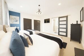 Room - LUXURY 3BR GREYSTONE NEAR OBAMA CENTER - THE CARTER BLUE (Chicago)