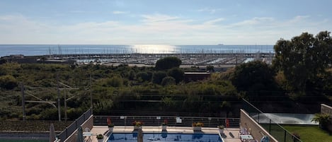 プール