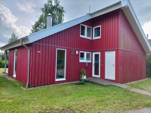 A red building with a sloped roof, a chimney, and a small porch. - NEW! Lakefront vacation home with sauna (Twist)