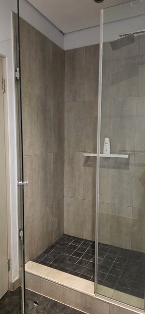 Bathroom - Room-cozy Apartment Rental in Germiston (Germiston)