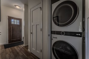 Interior - Beautiful cozy 2-bedroom cottage with a woodburning stove and AC in Duluth (Duluth)
