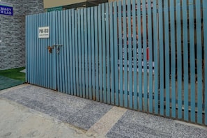 A gated entrance with a sign indicating 'Sector-121, Noida.' - Hotel O The Maruti hotel (Noida)