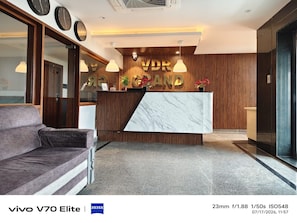 Quầy tiếp tân