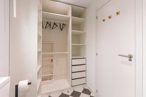 Walk-in closet - Comfort and Design in Chamartín (Madrid)