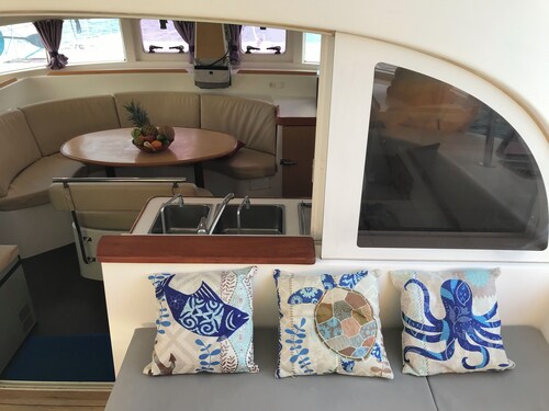 Catamaran Timaiao V 
Charter in theGrenadines.
