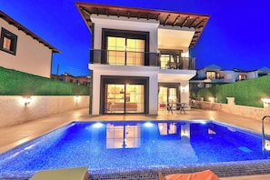 A two-story house with a swimming pool, a balcony, and a well-lit interior. - Villa Çınar-kaş Antalya (Kaş)