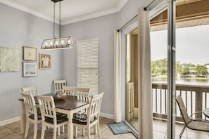 Dining - Crystal Cove 2223 (Miramar Beach)