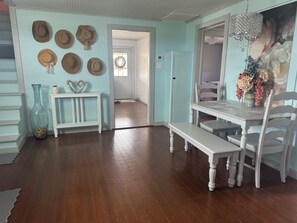 Well-stocked, renovated kitchen - Serene 1880's farmhouse near Round Top (Fayetteville)