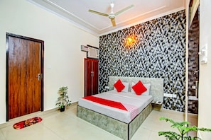 Room - Hotel O Sky In Near By Sector 62 (Ghaziabad)