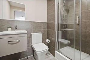 Bathroom - Central Apartment | Parking | Old Trafford (Greater Manchester)