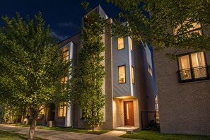 A multi-story residential building with a modern design, featuring a combination of brick and glass facades, and a well-maintained front yard with trees. - Nashville-themed home with fire pit, sleeps 12, near 12 South & the Gulch (Nashville)