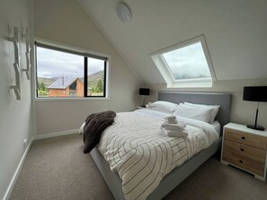 There are 3 bedrooms upstairs, two with Queen beds, one is a bunk room. Black-out blinds on the skylight are easy to use. Keep the blinds open for views of the stars in bed.
