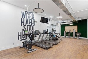 Fitness facility - DWTN New Haven | King Bed | Free Parking | Gym (New Haven)
