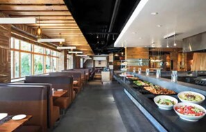 A restaurant with booths and a buffet line. - Pet Friendly Luxury Mammoth Westin Condo (Mammoth Lakes)
