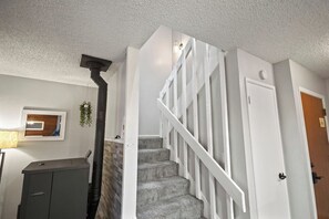 A staircase with white railings leading to a door. - Pet Friendly 2Bd 2.5 Ba Modern Vacation Home (Mammoth Lakes)
