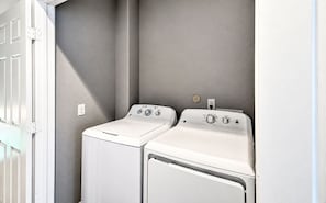Interior - Elegant 3BR Townhome with Private Yard & 2-Car Garage (Houston)