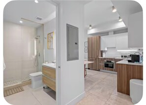 Bathroom -  Brickell city 1-bedroom apartment with amazing view (Miami)