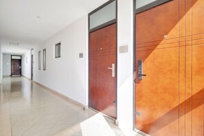 12C (1) - Medano Beach, Walk Everywhere, Pool, Jacuzzi, 2BD (Cabo San Lucas)