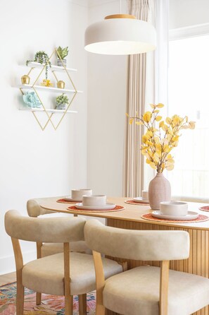 Dining - Near Wrightsville, 3 Kings + Putting Green, Stylish Family & Group Getaway (Wilmington)