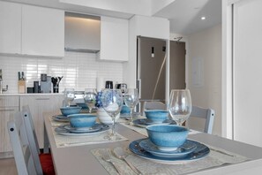 Dining - Central 3BR - Free Parking - Downtown (Toronto)
