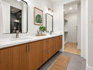 Bathroom - Dallas Home Escape - Rooftop Getaway (Dallas)