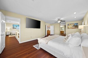 Room - Vegas Luxe Retreat Pool, Pool Table, Near Strip (Las Vegas)