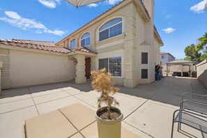 Exterior - Vegas Luxe Retreat Pool, Pool Table, Near Strip (Las Vegas)