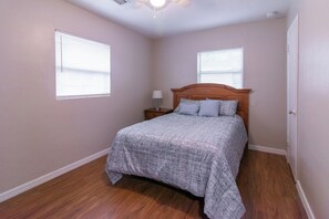 Room - Peaceful Oasis in Gator-Gainesville (Gainesville)