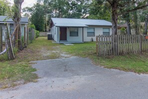 Exterior - Peaceful Oasis in Gator-Gainesville (Gainesville)