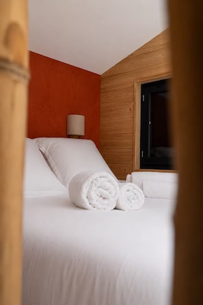 A hotel room with a bed, pillows, a lamp, and a window. - New Listing (Sainte-Livrade-sur-Lot)