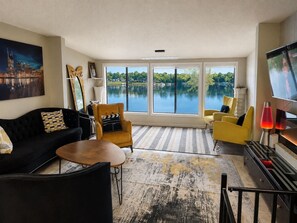 Living area - Fairfield Glade Lakefront meets Nashville (Crossville)
