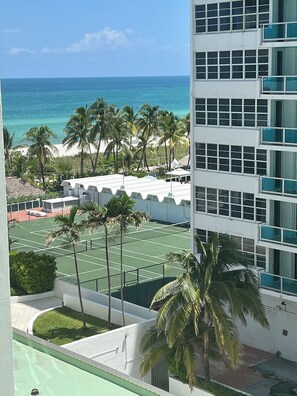 Sports court - Apartment with 2 bedrooms and 2 bathrooms & balcony (Miami)