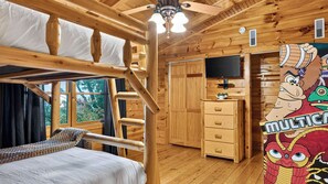 A wooden interior with bunk beds, a desk, and a television. - Eagles View by Avantstay 5-acre Smoky Cabin Hot Tub + Mountain Views Near Pigeon Forge (Sevierville)