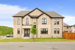 Front Outdoor View - Luxury - Sleeps 10 - Smart Home - PS5 - 85” OLED (Caledon)
