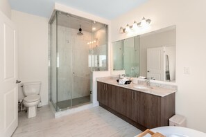 Bathroom - Luxury - Sleeps 10 - Smart Home - PS5 - 85” OLED (Caledon)
