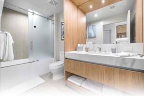 Bathroom - The Crosby Miami Private Luxury Suites (Miami)
