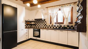 Private kitchen - Villa Elia Provarma, Your Villa (Chania)