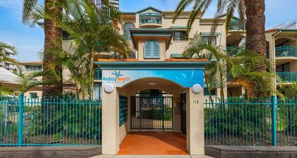 Fuller Holidays - Aruba Broadbeach Surf Apartment